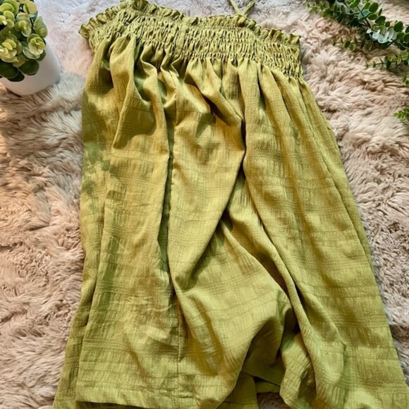 Light Green Smocked Sundress – Size [M] - Picture 2 of 2